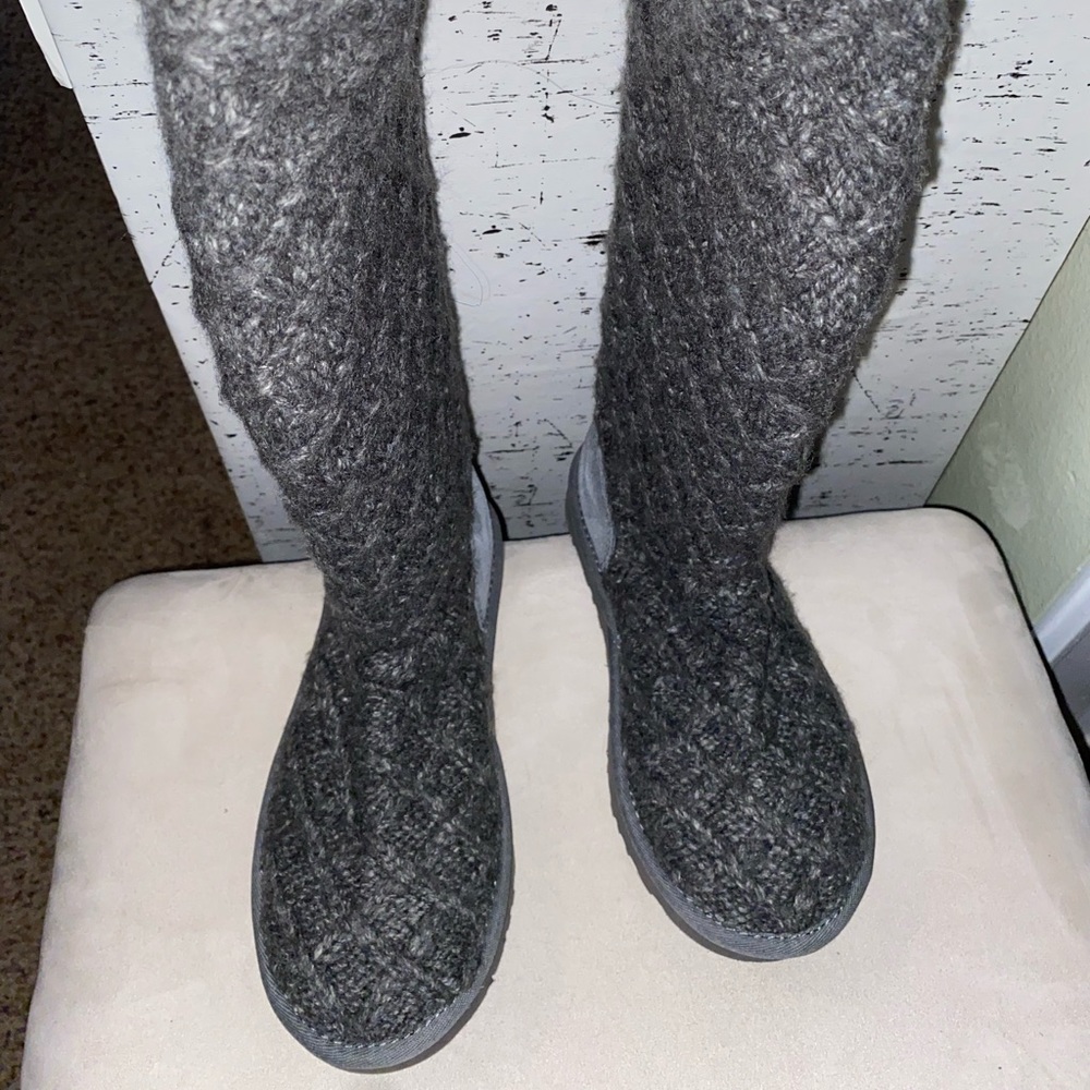 UGG classic cardy boots, gray knitted boots,size 5 - Picture 5 of 6